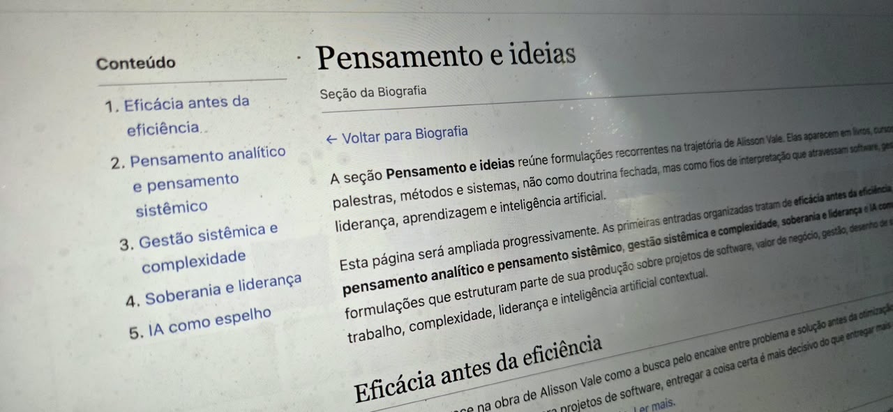 Captura da seção Pensamento e ideias da Biografia em alissonvale.com, mostrando cartões de ideias recorrentes da obra.